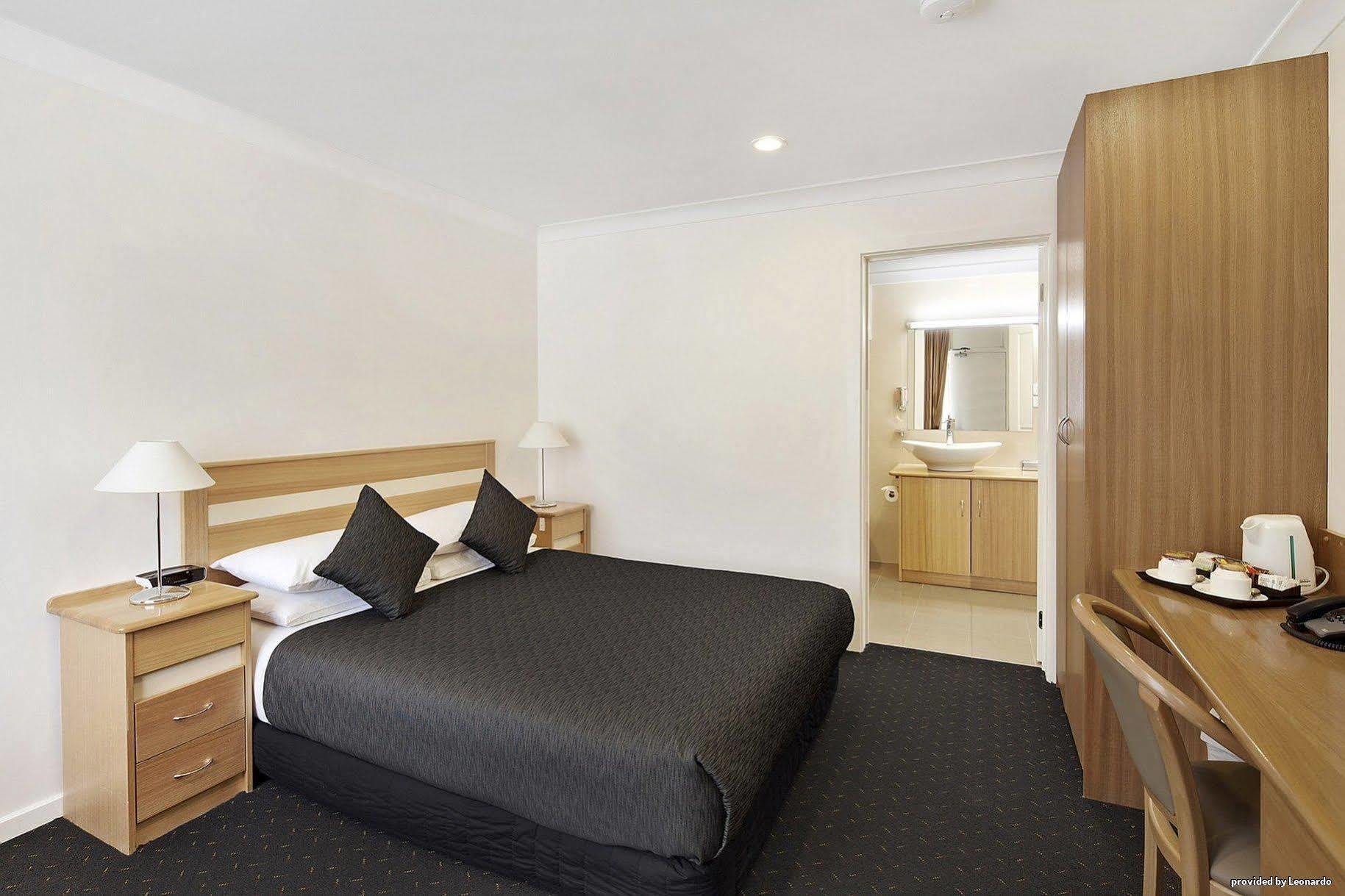 Melbourne'S Princes Park Hotel Екстер'єр фото