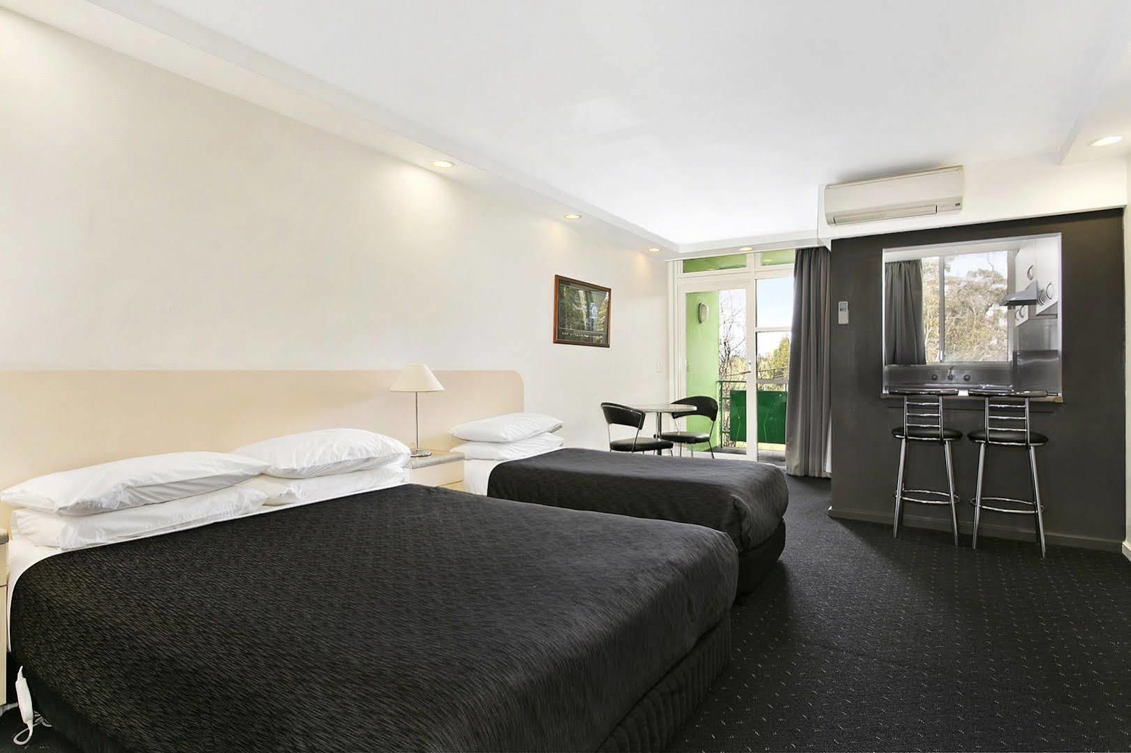 Melbourne'S Princes Park Hotel Екстер'єр фото